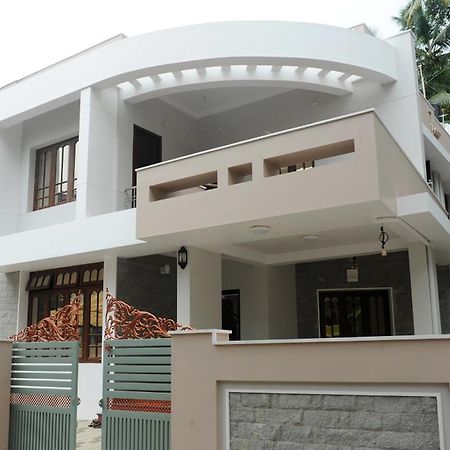 Moksha Homestay Thiruvananthapuram Екстериор снимка